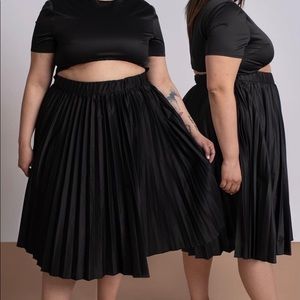 By Egreis XXL pleated black Jayne Dress-satin material